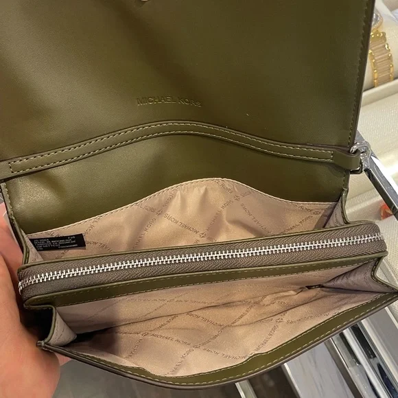 MICHAEL KORS Jet Set Large Ombré Signature Logo Crossbody Bag
Olive Multi 
NWT - Picture 12 of 16